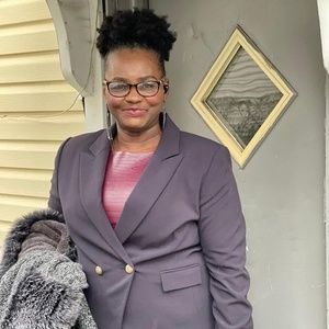 Meet your Posher, Joyce